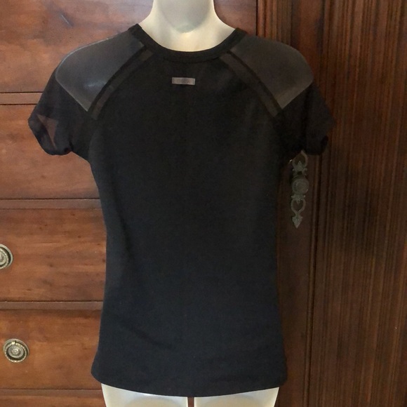 Oiselle Gallery Window Tee - Picture 2 of 6